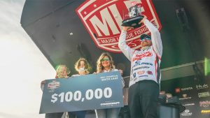 John Cox Takes the Win at Tackle Warehouse Pro Circuit on Smith Lake