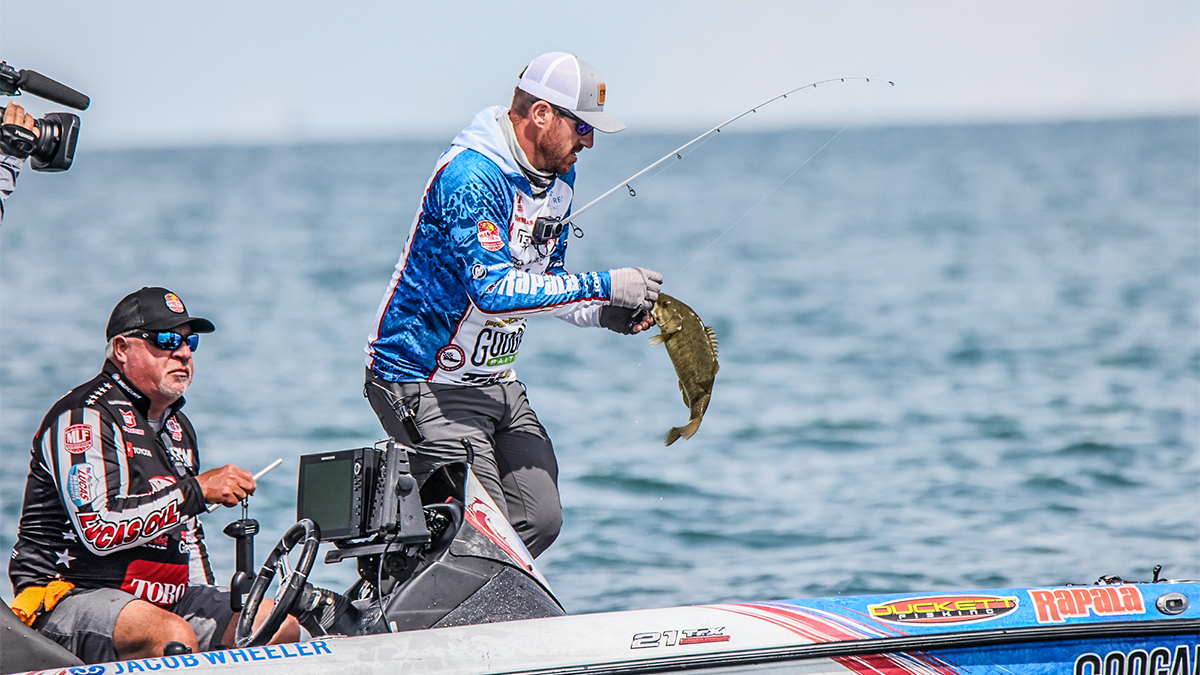 jacob wheeler catching a smallmouth bass